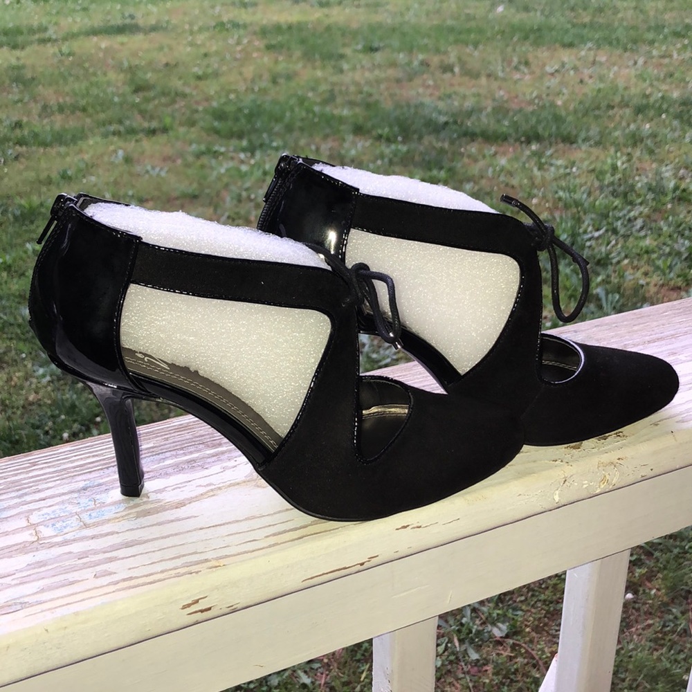 *BRAND NEW* Tied black heels
